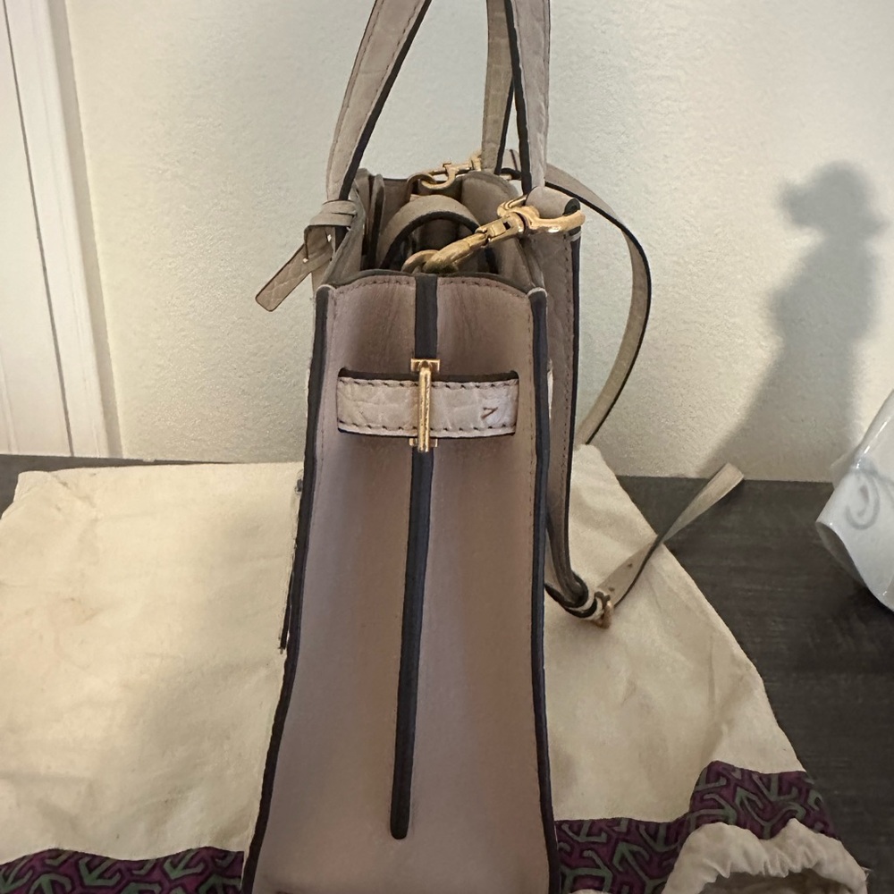 Tory Burch Beige Crocodile-Embossed Tote NWOT - Picture 5 of 6